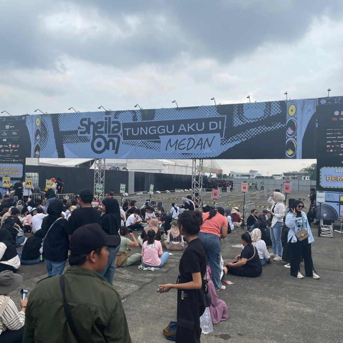 Sheila on 7's “Tunggu Aku di Medan” concert